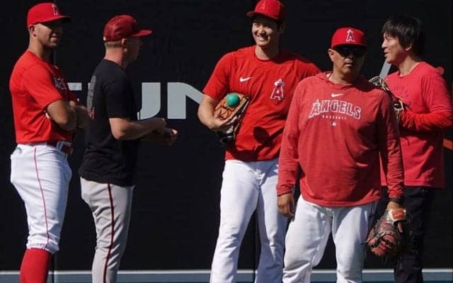【MLB】大谷翔平と元燕マクガフが談笑「クールな時間だった」　NPB時代の話も…初対面でガッチリ握手