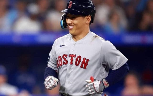 「たいしたマッスルだ」吉田正尚、8試合ぶりの確信弾！ 打った瞬間の特大アーチに米識者たちも興奮「最高のミサイル」