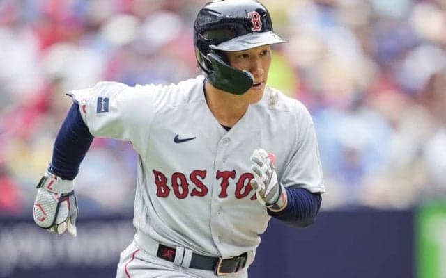 2安打1打点、吉田正尚の“悪球打ち”に米識者は驚愕「どうやって打っているのかわからない」
