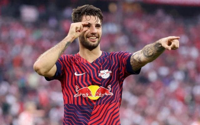 リバプールがハンガリー代表MFショボスライを完全移籍で獲得！ 背番号は「8」、移籍金は約110億円