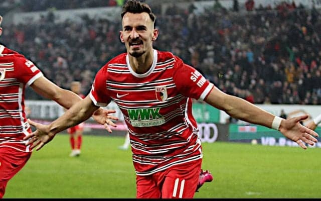 アウグスブルクがドイツ代表FWベリシャの買い取りオプションを行使、完全移籍で加入