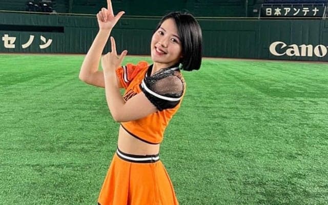 黒髪ボブの“ブリッジ美女”が「可愛すぎる」　巨人チアの新メンバーが持つギャップ