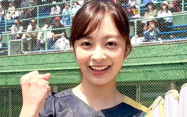 ひらり白ミニスカで豪快投球「かわいい！」　“美フォーム”で沸かせる「綺麗でした」