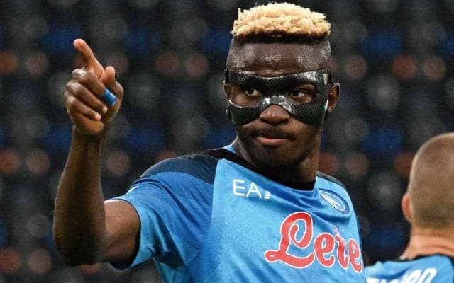 オシムヘンがナポリに忠誠！ クラブと街を愛すエースはファンに感謝　「みんなが僕のシャツを着てくれる」