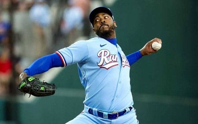 【MLB】伸び上がる35歳の剛球に「恐るべし」　“新天地”で輝く人類最速左腕の「身体が分厚いな」