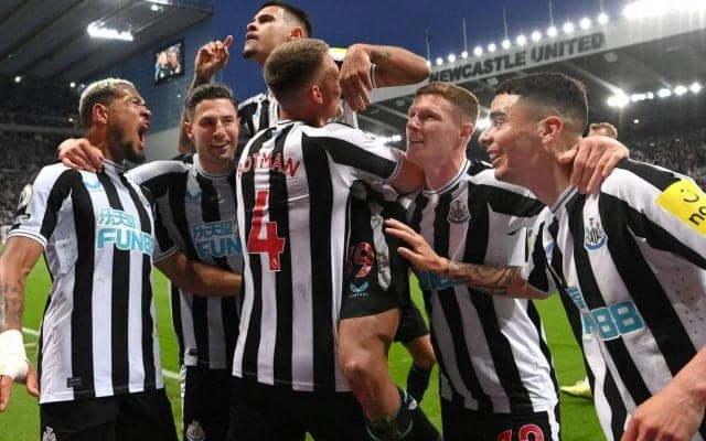 「着々とサウジに染まっていく…」ニューカッスルが緑色のアウェイユニフォームを発表！胸スポンサーもサウジの企業に