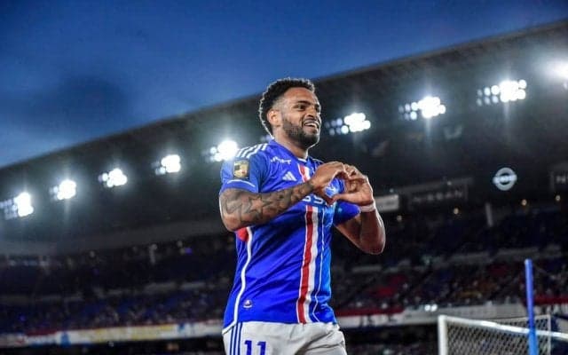 「え、居たの!?」ドイツ代表FWの「横浜FM-湘南」観戦姿が大反響！「マリノス電撃加入ですか」「日本のサッカーを満喫中」などファン興奮の声続々