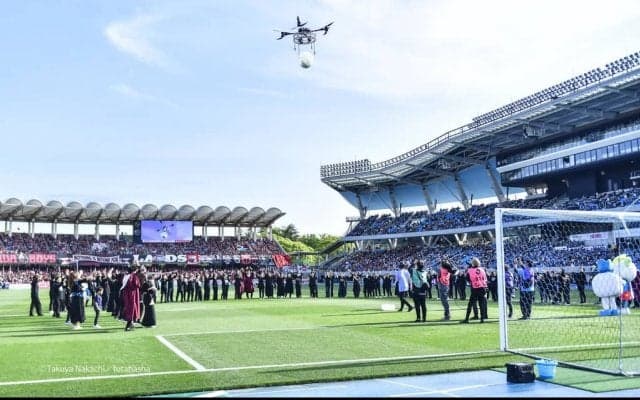 J1川崎・メーカブーが衝撃の「バイエルン・ミュンヘン」デビュー！ ドイツ王者のSNSに掲載された“おしゃぶり姿”