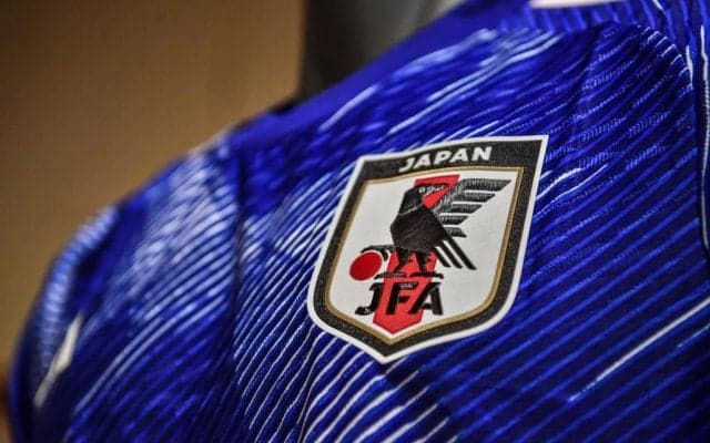 「見事なショートコントやw」アジア制覇を成し遂げたU-17日本代表の“トロフィーリフト”がファン笑いを誘う！「夜中に爆笑した」「監督めっちゃオモロいやん」の声