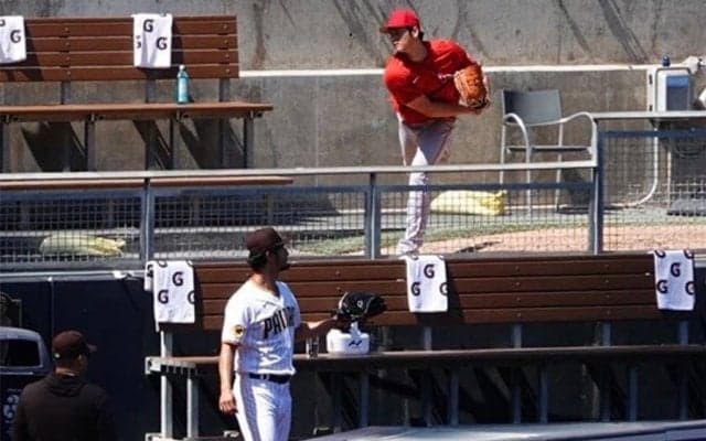 【MLB】大谷翔平とダルビッシュが“ブルペン共演”　試合前に豪華光景…上下に並び観客釘付け