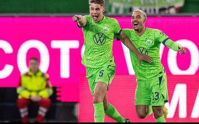 スパーズがファン・デ・フェン獲得に迫る？　選手は移籍希望通知し、クラブ間交渉も大詰め…