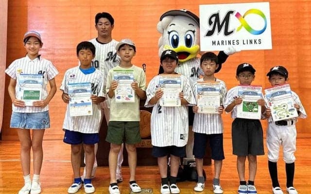 ロッテが「マリーンズ算数ドリル」を公立小学校に無償配布　池田が贈呈式参加