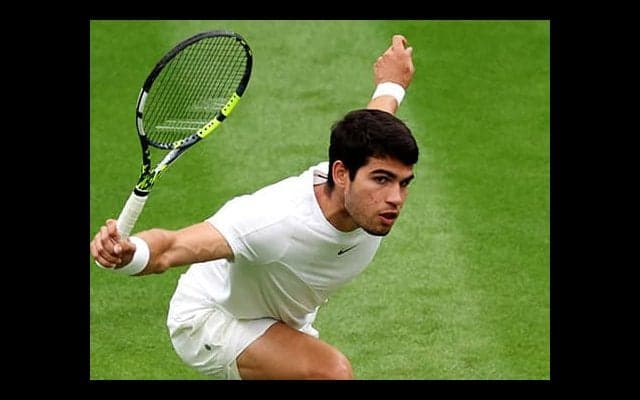 アルカラス 快勝で初戦突破