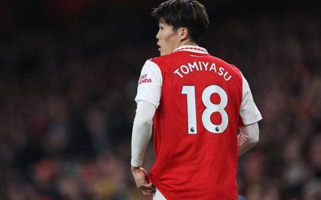 冨安健洋がアーセナルでついに練習復帰！男らしいフェードカットにイメチェンした髪型も注目集める「さっぱりしてていいね」「短くしてる！」