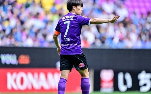 「遠近法を破壊する」J1京都の欧州帰り新FWに高まる期待！ お茶目に絡む日本代表の若きキャプテンにも「おもろすぎる笑」の声