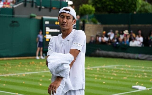 島袋将、グランドスラムデビュー戦でハプニング。ウィンブルドンで環境活動家がコートに乱入