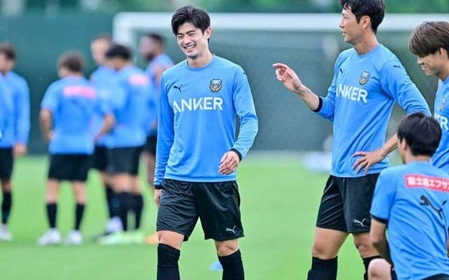 「このコンビが好き!!」J1川崎に新たな「謎の練習生」登場！ 公開された“アンカー2ショット”に「1人ぐらい加入してくれてもいいのよ？」などファン興奮！