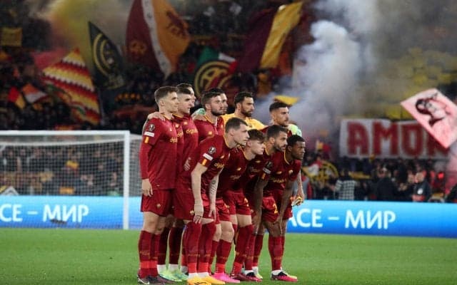 「かっこよすぎる」「10点満点」30年ぶりにアディダスとタッグのローマが新ユニフォームを発表、絶賛も別の代表チームに似ている？「そう見えてしまう」