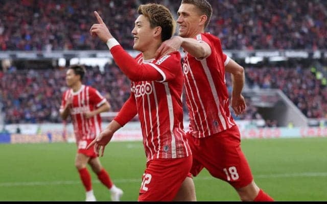 「結構変わっとる」堂安律のフライブルクが斬新デザインの新ユニフォームを発表「ホームとアウェイが同じなのは不満」