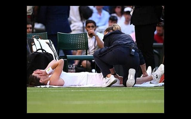 芝に足取られ転倒、負傷に涙