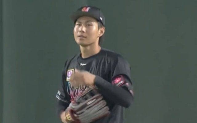 爆速フェンス破壊も「マジでかっこよすぎる」　クールな超絶捕球は「男でも惚れる」