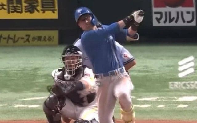 衝撃弾に相手選手みんな“フリーズ”　スタンド貫く一閃が「マジかっけぇ」