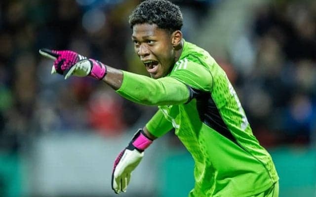 浦和レッズ、鈴木彩艶のマンU入りが契約成立間近と海外報道「史上最も高価な輸出品の可能性」と20歳のスキルも高評価