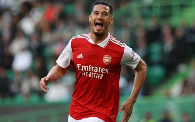 アーセナルが守備の要・サリバと契約延長！ 長期契約締結、背番号も「2」に変更