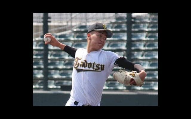 スカウトが注目する香川県立校の快速右腕 「冗談抜きで150キロを目指そう」監督とケガをしないプログラムに取り組んだ