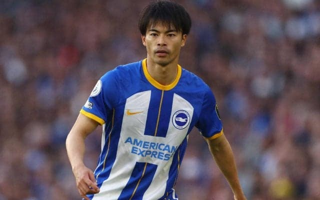 「クラブの顔！」「めっちゃ良い」三笘薫がメインモデル、ブライトンがアウェイユニフォーム発表！ しかし、ファンから総ツッコミ「サッスオーロでしかない」