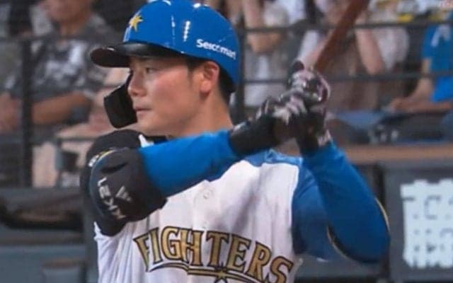 「珍プレー確定」清宮がまさかの“グラブ弾”　目を疑う光景にファン騒然「初めて見た」