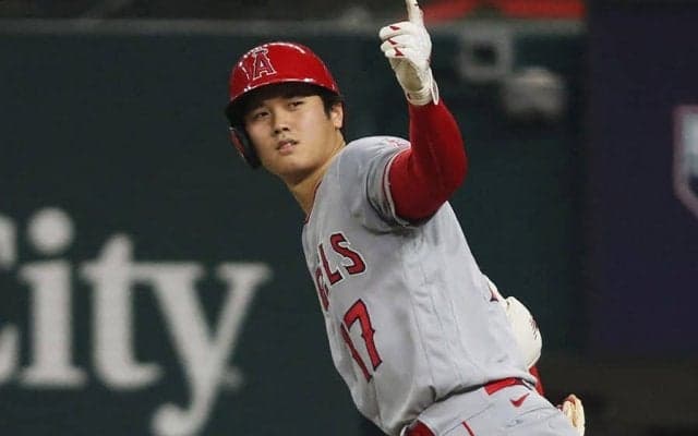 【MLB】大谷翔平とまさかの握手…塁上でのワンシーンが大反響「1か月後のチームメート」