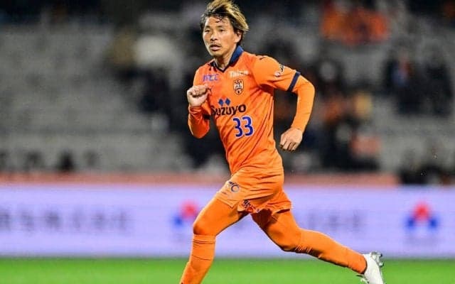 「これはもう芸術」清水の元日本代表MF乾貴士の長距離ドリブルからの”GK絶望スーペルゴラッソ弾”が凄い！「後ろから見た時のシュートコースがエグすぎる」の声