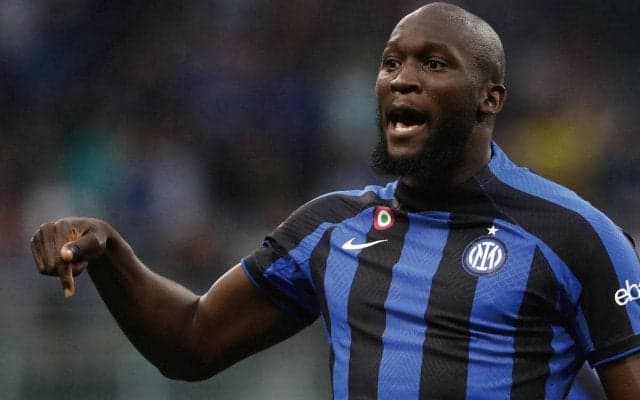 インテル残留を熱望するルカクに焦り？　SNSで謎めいたシグナル「Non of your Business」