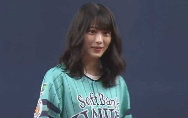 大舞台での投球に「今年1番緊張」　国民的アイドルのドキドキ“恥じらい”始球式