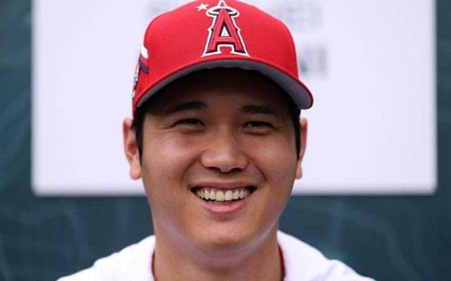 【MLB】球宴指揮官の妻も“大谷ファン”「写真を撮るんだ」　隣のヤ軍エースも笑顔