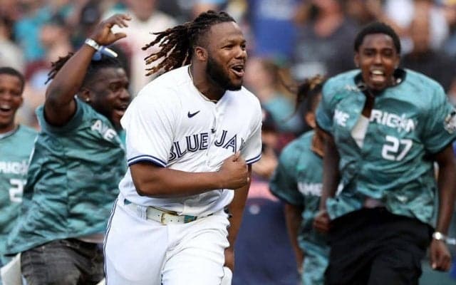 【MLB】ゲレーロJr.がHRダービー初優勝…史上初の親子V　決勝新の25発で“腕組みドヤ顔”