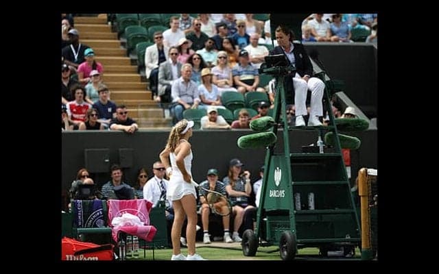  警告に不服、主審と握手せず 