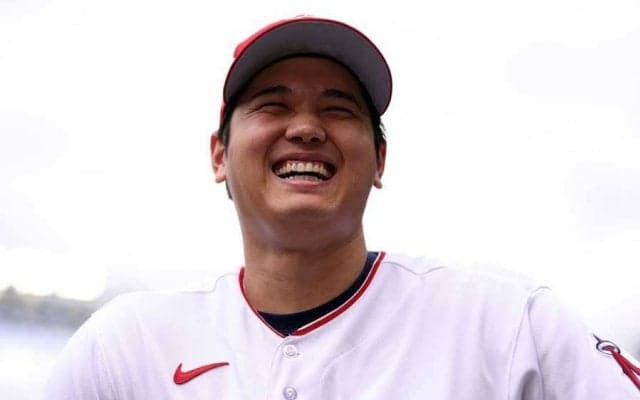【MLB】大谷翔平“独自スタイル”で神対応「なかなか器用」　球宴でも茶目っ気満載でファン魅了