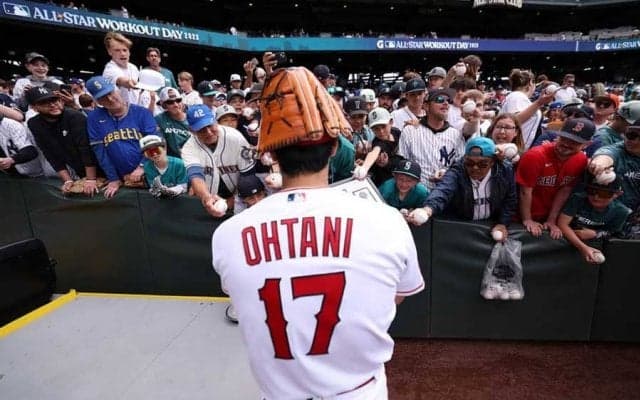 【MLB】大谷翔平が好きすぎて…熱烈声援の少年が話題　憧れのスターを眼前に「ショウヘイ！」連発