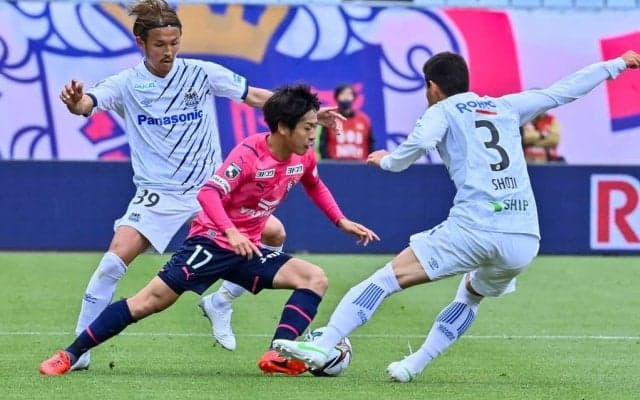 「何だか顔つき変わったような」イングランド2部コヴェントリーに加入した坂元達裕の“チーム合流動画”に期待感高まる！「プレミアいけるように頑張れ‼️」とエール