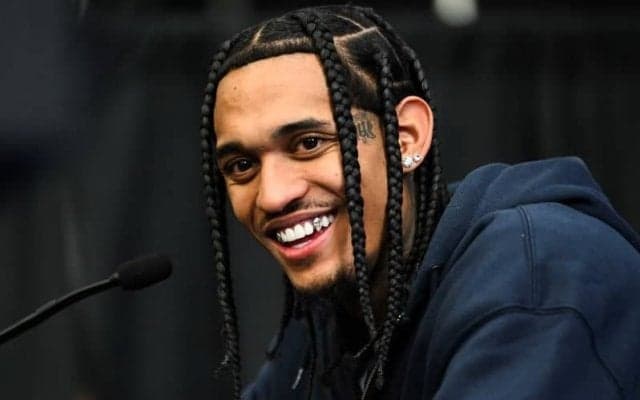 アリーナの入場トンネルからランウェイへ…ジョーダン・クラークソンがパリでファッションショーに参加