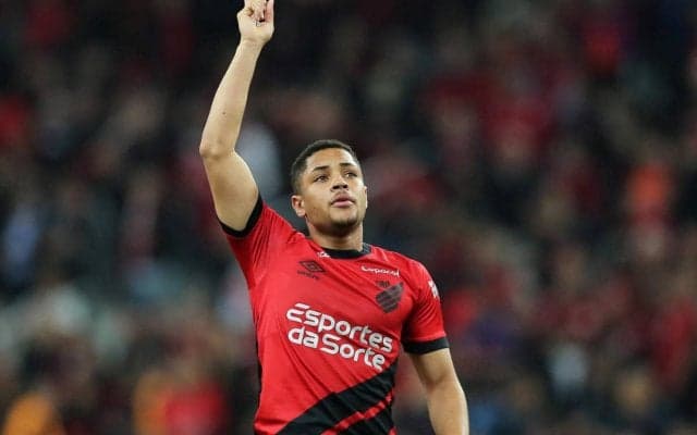 バルサがブラジルの逸材FWヴィトール・ロッキを完全移籍で獲得！ 3月にブラジル代表デビューの18歳、加入は来年で契約解除金は約769億円