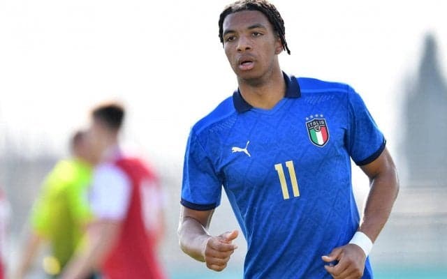 PSGがイタリアの逸材、18歳MFヌドゥールを完全移籍で獲得！ ベンフィカBでプレー、5年契約