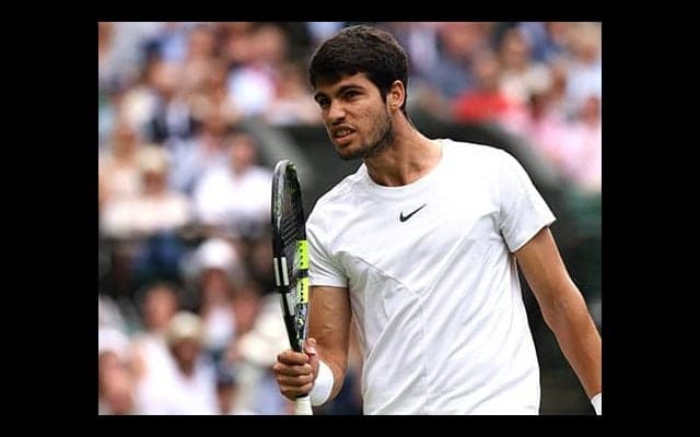 20歳対決制しアルカラス4強