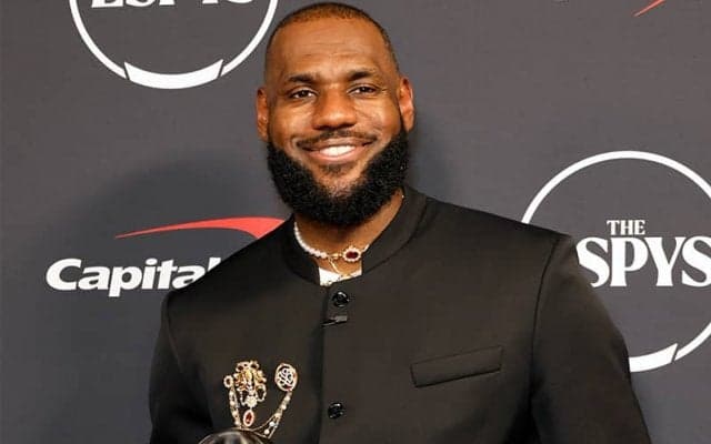 レブロン・ジェームスが現役続行へ…ESPY表彰式スピーチで明言し拍手喝采