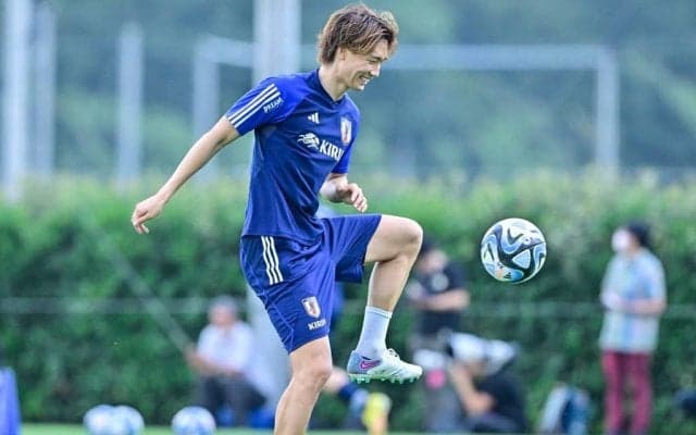 「やっぱりキターっ」J1川崎の「謎の練習生シリーズ」に、ついに板倉滉が登場！「古巣を訪れてくれるの嬉しいよね」「みんな練習着もよく似合ってる!!」とファン歓喜