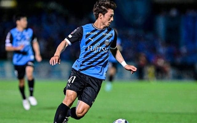 「履いて…ます？」J1川崎が家長昭博の「コック姿」を公開も、ファンの視線はエプロンの下と日焼け具合に集中⁉「エプロン下どうなってんの？」と疑問の声続々