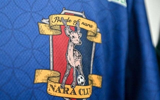 「鹿ーーーーー！」奈良クラブの夏限定ユニが「夏の奈良感2000%！」と話題沸騰！ 燈花会、万燈籠、大文字送り火を詰め込み「夏の県民服に指定しても良いぐらい好き！」の声