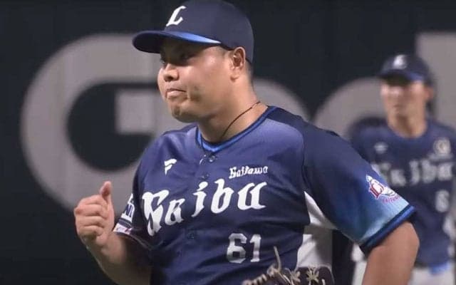 マウンドで前代未聞の行動「珍プレーに選んで」　球場騒然「監督の困惑がリアルすぎ」